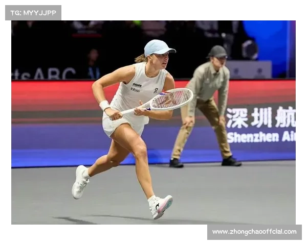 WTCC球员红毯秀时尚造型，斯瓦泰克礼服惊艳全场